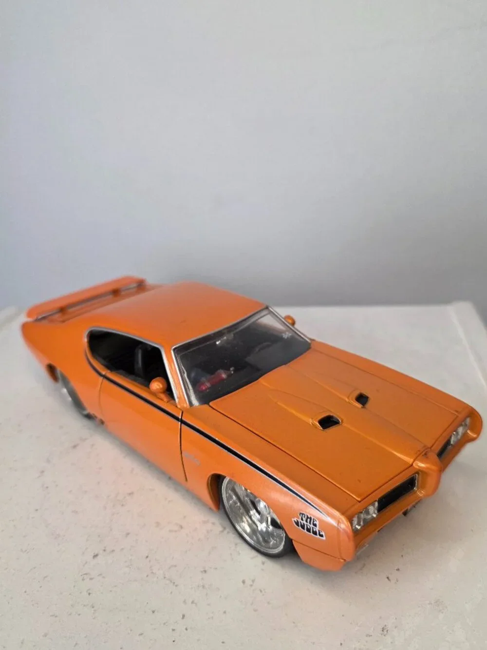 Jada Toys 1:24 1969 Orange Pontiac Diecast GTO Judge Model Car